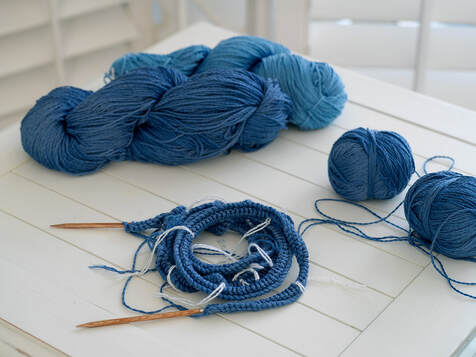Sideways knit Cast on, photo by Moira Ravenscroft, Wyndlestraw Designs