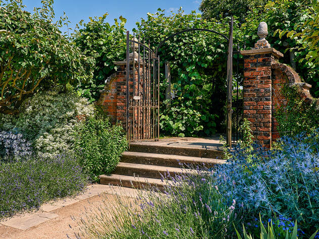 Summer in the West Garden Hatfield House – photo by Tim Ravenscroft, Wyndlestraw Designs