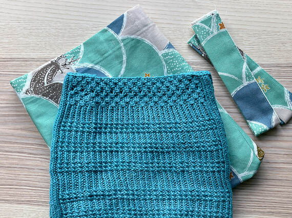 Lunch bag worked in Moray Rib from Reversible Knitting Stitches by Moira Ravenscroft & Anna Ravenscroft, Wyndlestraw Designs