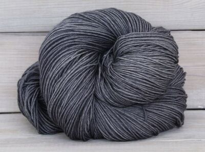 Lune Grey Fiber Arts yarn - Altair, in Charcoal, in blogpost by Moira Ravenscroft, Wyndlestraw Designs