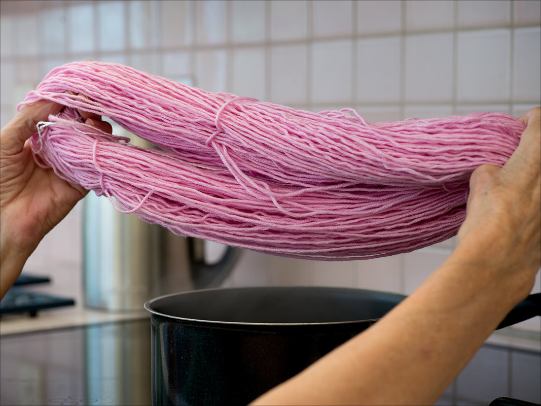 Steaming a skein of yarn #1, photo by Moira Ravenscroft, Wyndlestraw Designs
